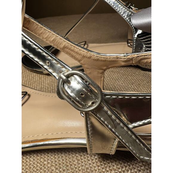 Silver Sandals with Bows- Big Girls size 3.5 Xian Meng Xian Ying - Picture 3 of 15